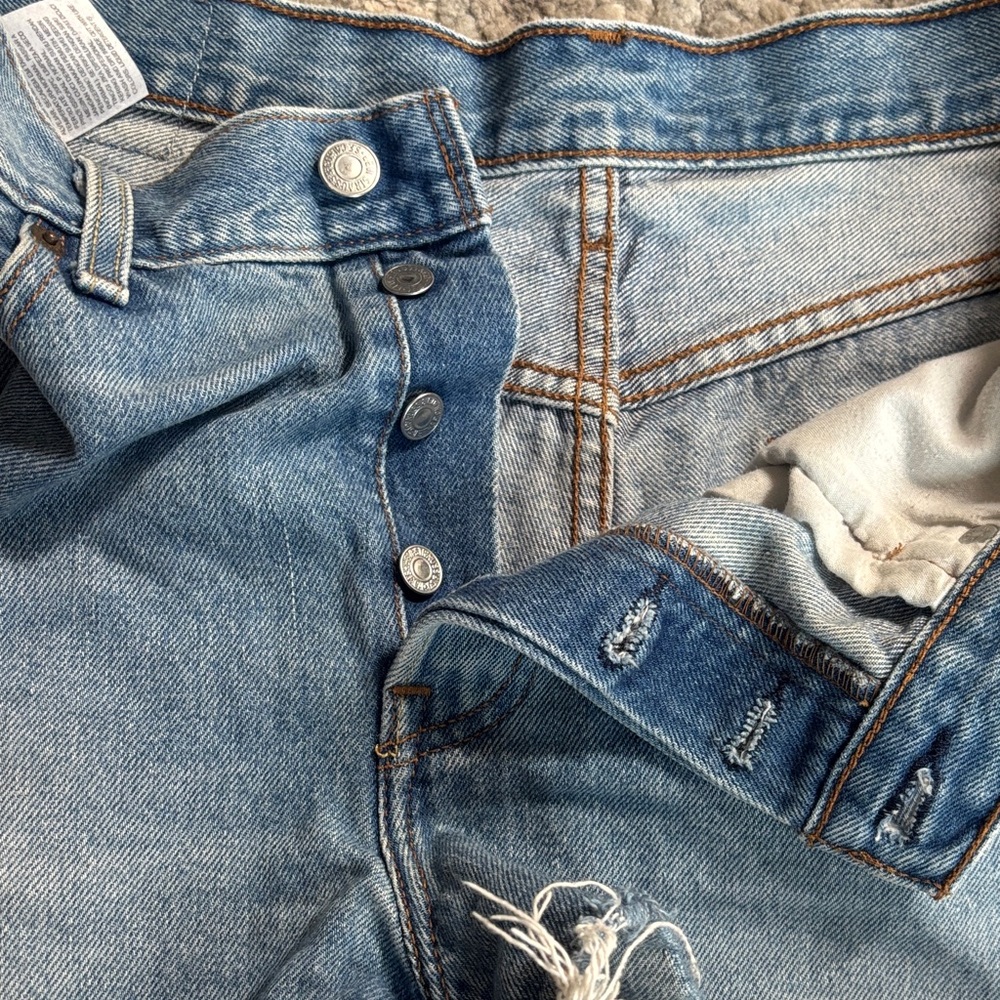 Levis Women's Frayed Hem Denim Shorts - Light Blue - Picture 4 of 4